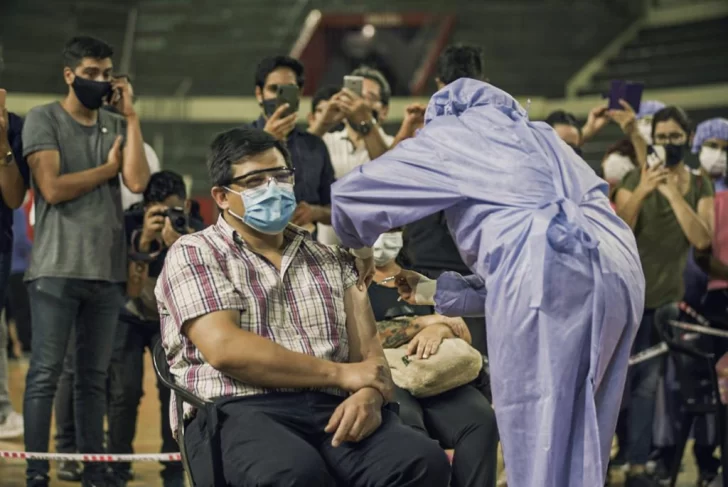 Matías Espejo, primer sanjuanino vacunado: “Es el principio del fin” Matías Espejo, primer sanjuanino vacunado: “Es el principio del fin”