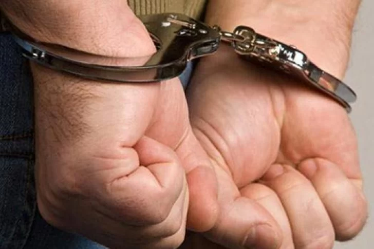 Golpeó brutalmente a su hija para que dejara la vivienda ubicada en el fondo de su casa