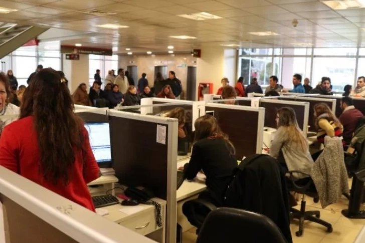 Pagan sueldos a los estatales