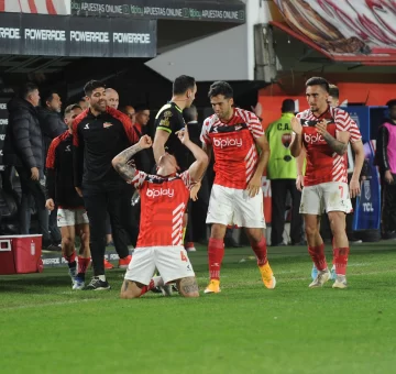 Con asistencia de Mas, Estudiantes consiguió un agónico triunfo ante la “T” Con asistencia de Mas, Estudiantes consiguió un agónico triunfo ante la “T”