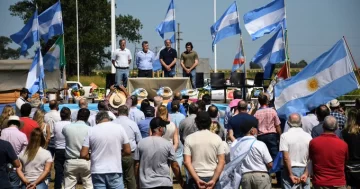 Los principales dirigentes de la oposición adhirieron a la protesta de la Mesa de Enlace Los principales dirigentes de la oposición adhirieron a la protesta de la Mesa de Enlace