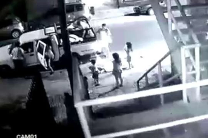 [VIDEO] Una mujer explotó la camioneta de su ex y lo mató delante de sus hijos