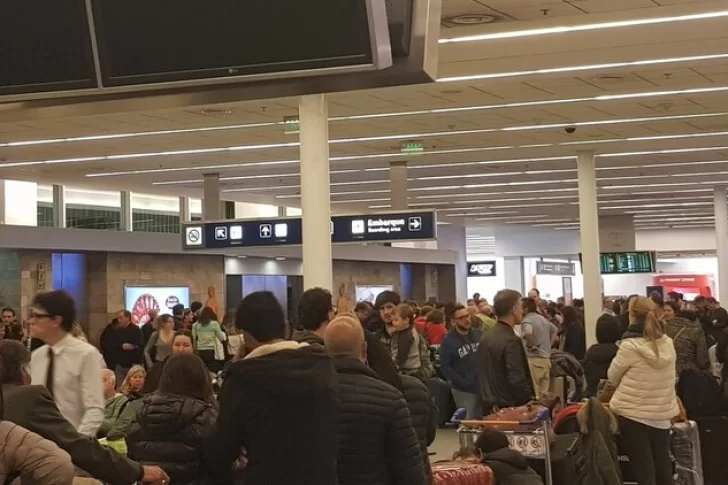 El Gobierno suspendió los vuelos desde y hacia Reino Unido por la nueva cepa de Covid-19