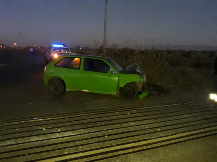 El tren arrolló un auto en San Martín: dos heridos El tren arrolló un auto en San Martín: dos heridos