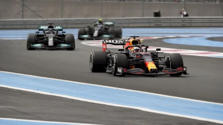 Al límite y con un final lleno de tensión, Verstappen le robó el triunfo a Hamilton Al límite y con un final lleno de tensión, Verstappen le robó el triunfo a Hamilton