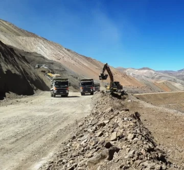 Tragedia en Gualcamayo: un operario perdió el control y murió al volcar con un camión