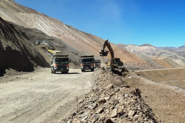 Tragedia en Gualcamayo: un operario perdió el control y murió al volcar con un camión