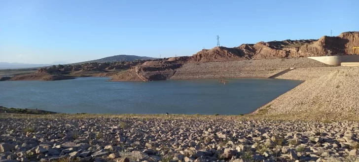 Sin agua en los diques
