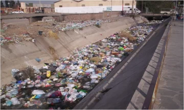 100 puntos claves para conocer de la ley que regula el agua pública 100 puntos claves para conocer de la ley que regula el agua pública