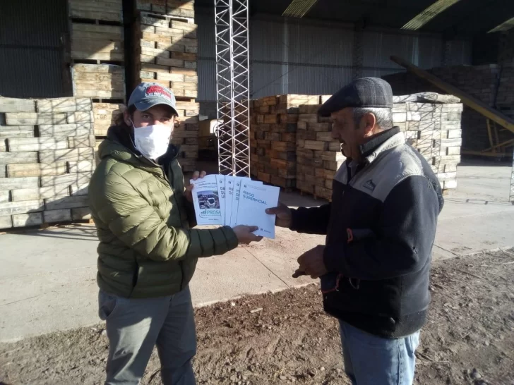 Entrega de kits de libros de riego, y capacitación en uso de mangas Entrega de kits de libros de riego, y capacitación en uso de mangas