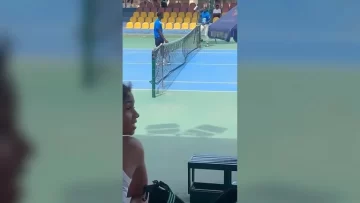 Quedó eliminado y tuvo una reacción violenta en el saludo final Quedó eliminado y tuvo una reacción violenta en el saludo final