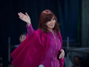 CFK le contestó a Alberto Fernández: “Perón cazó la lapicera y no la largó más” CFK le contestó a Alberto Fernández: “Perón cazó la lapicera y no la largó más”