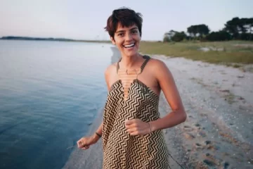 Calu Rivero bailó desnuda con sus amigas en la playa Calu Rivero bailó desnuda con sus amigas en la playa