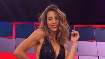 Cintia Fernández tomó sol en invierno con la cola en primer plano