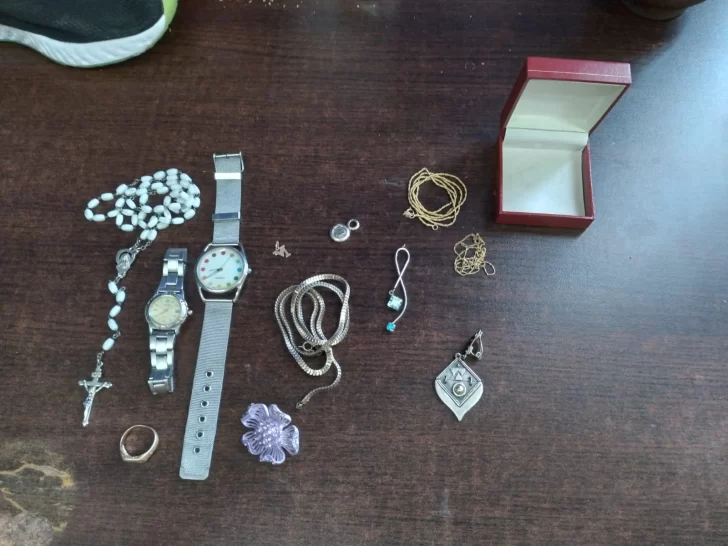 Lograron recuperar joyas de su esposa fallecida Lograron recuperar joyas de su esposa fallecida