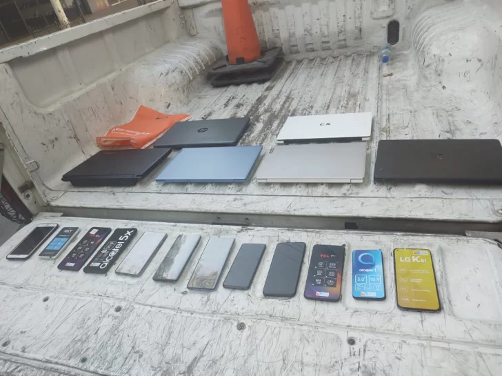 Rompió una vidriera céntrica y arrasó con todo Rompió una vidriera céntrica y arrasó con todo