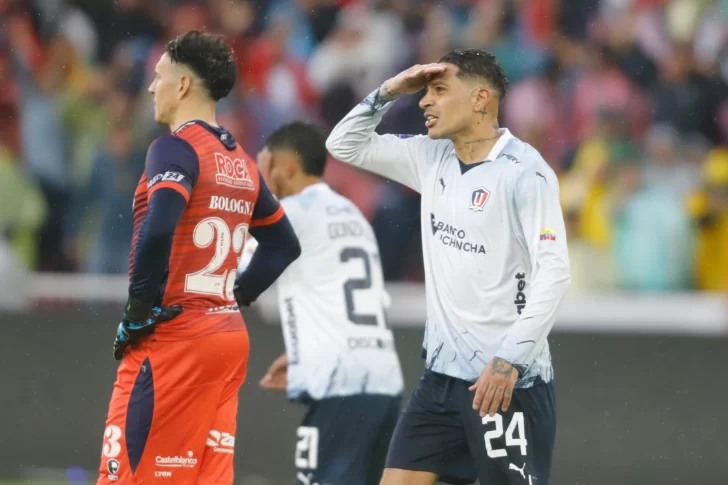 Defensa fue goleado por Liga de Quito en la ida y complicó su pase a la final