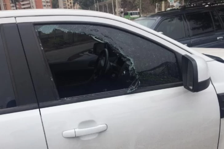Robaron y destrozaron el auto de una conductora mendocina en Chile