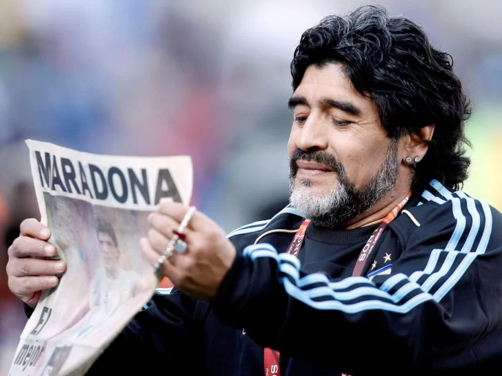 Paseaba por Nápoles y se topó con un clon de Maradona: cree que fue una señal Paseaba por Nápoles y se topó con un clon de Maradona: cree que fue una señal