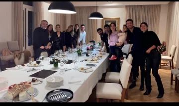 Polémica por una foto del festejo de cumpleaños de Fabiola Yáñez Polémica por una foto del festejo de cumpleaños de Fabiola Yáñez