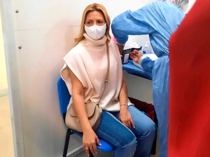 Fabiola Yáñez recibió la primera dosis de vacuna contra el Covid en su semana 12 de embarazo Fabiola Yáñez recibió la primera dosis de vacuna contra el Covid en su semana 12 de embarazo