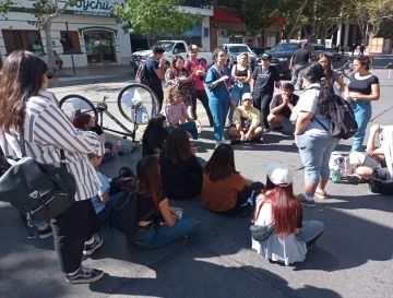 Hartos de los robos, alumnos de la carrera de Teatro piden por un lugar apto y dejaron de ir a clases