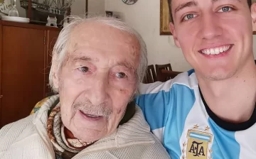 Murió el hombre de 100 años que anotaba en un cuaderno todos los goles de Messi Murió el hombre de 100 años que anotaba en un cuaderno todos los goles de Messi