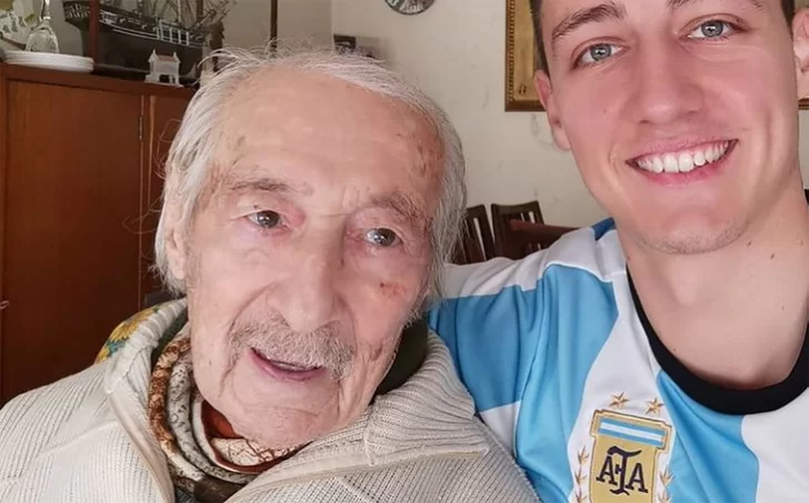 Murió el hombre de 100 años que anotaba en un cuaderno todos los goles de Messi Murió el hombre de 100 años que anotaba en un cuaderno todos los goles de Messi