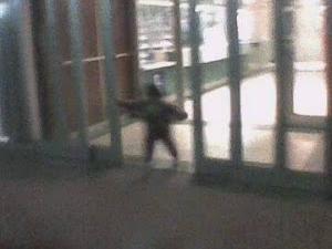 El mítico “niño fantasma” que deja huellas en un shopping sanjuanino El mítico “niño fantasma” que deja huellas en un shopping sanjuanino