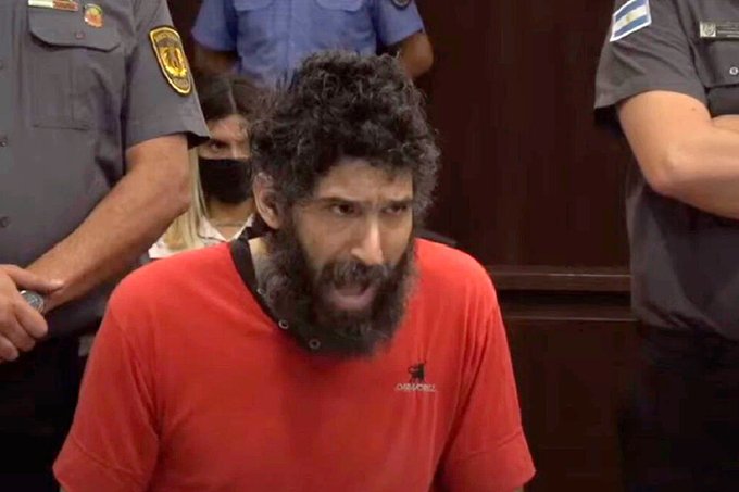 Lo acusan de dos muertes, no paraba de maullar y la jueza ordenó su desalojo del debate Lo acusan de dos muertes, no paraba de maullar y la jueza ordenó su desalojo del debate