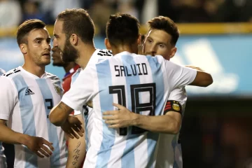 Triplete de Messi y goleada argentina en una despedida multitudinaria en La Bombonera Triplete de Messi y goleada argentina en una despedida multitudinaria en La Bombonera