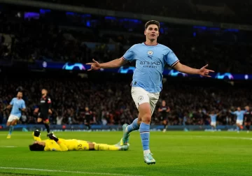 Un gol y dos asistencias de Julián Álvarez en la victoria de Manchester City