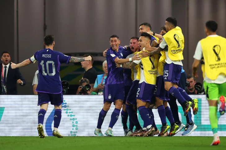 Argentina impuso su jerarquía ante Polonia, clasificó en primer lugar y chocará con Australia