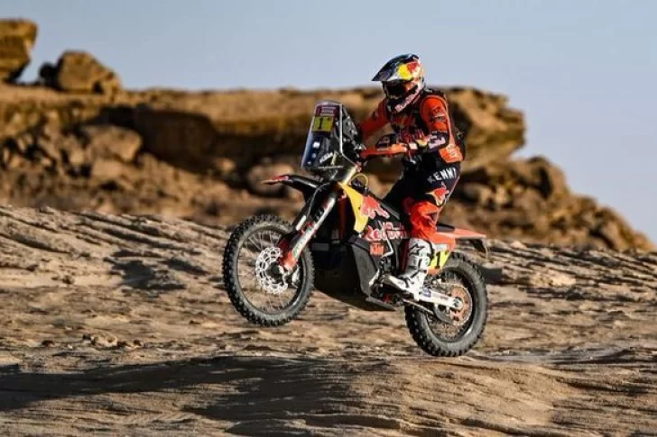 Kevin Benavides se reenganchó y consiguió la victoria del honor en la penúltima etapa