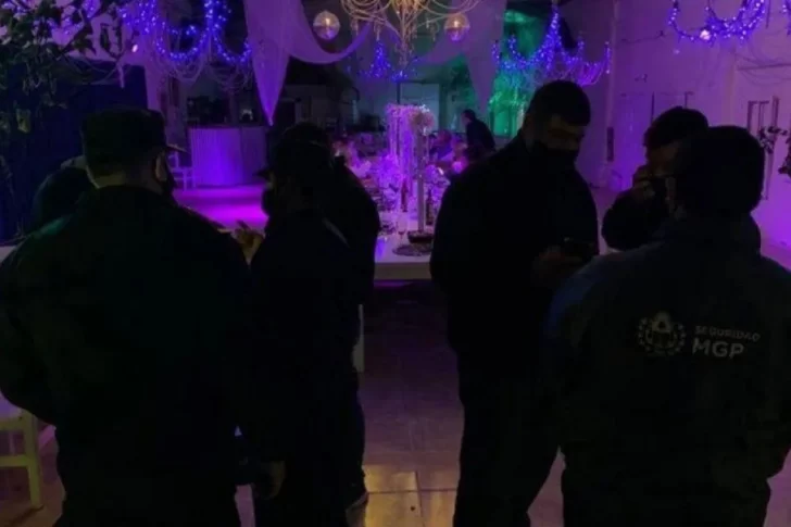 Una fiesta en una casa quinta terminó con 38 aprehendidos: 10 de ellos, menores de edad