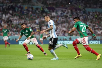 El DT Scaloni cuida a Di María y prueba dos variantes en su puesto El DT Scaloni cuida a Di María y prueba dos variantes en su puesto