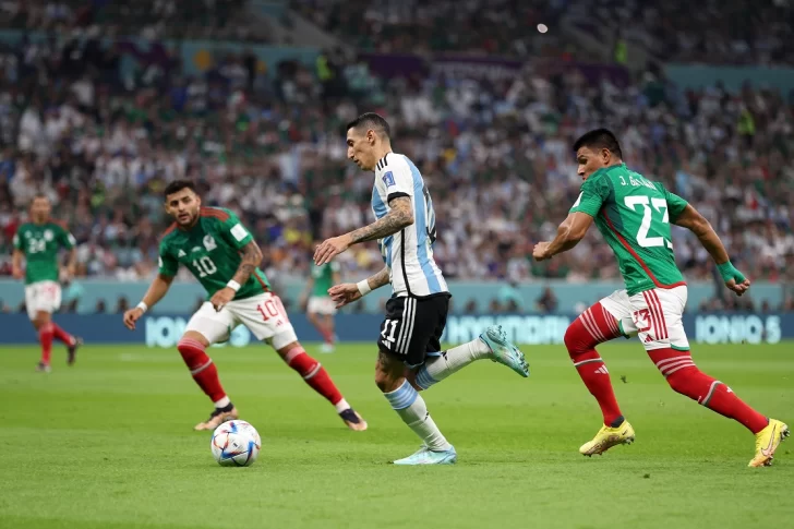 El DT Scaloni cuida a Di María y prueba dos variantes en su puesto El DT Scaloni cuida a Di María y prueba dos variantes en su puesto