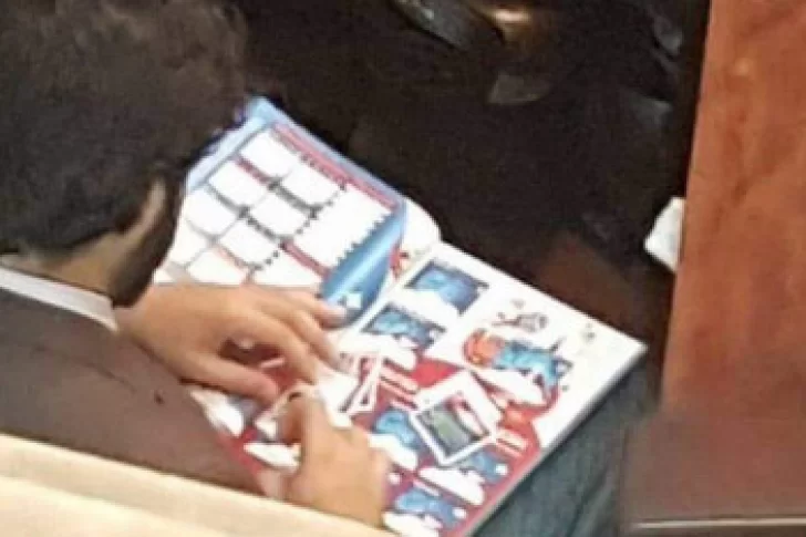 En Brasil intercambiaron figuritas del Mundial en medio de la Asamblea Legislativa