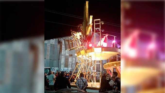 Se desplomó una grúa en pleno Carnaval de Gualeguaychú: dos personas están graves Se desplomó una grúa en pleno Carnaval de Gualeguaychú: dos personas están graves