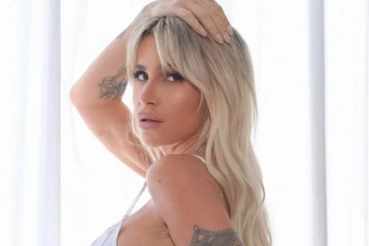 Florencia Peña mostró de espaldas su “regalo”: “¿Quieres ser mi sugar mami?”