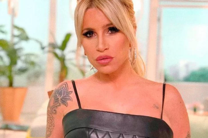 Flor Peña saludó a sus fans sin corpiño y con apenas una tanga desde la cama: “Sin filtro…”