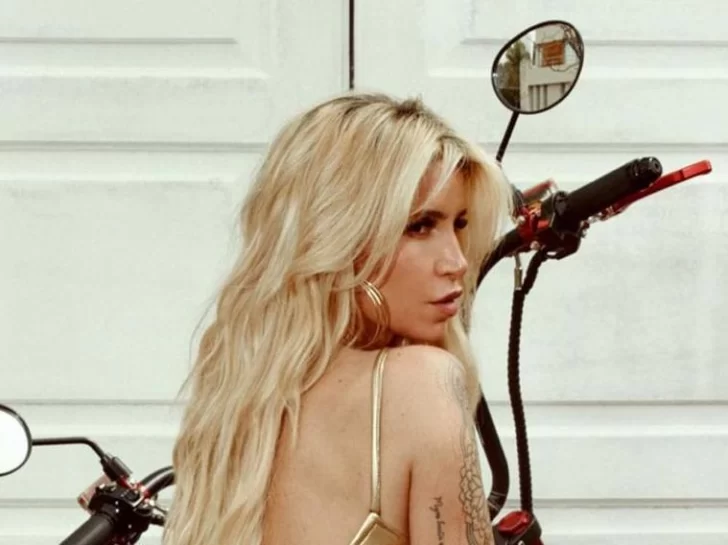 Florencia Peña mostró su famoso “hilo rojo” Florencia Peña mostró su famoso “hilo rojo”