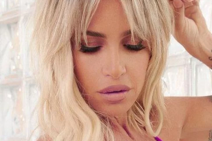 A lo Dibu Martínez, Florencia Peña prendió la dinamita desde la cama con calzoncillos