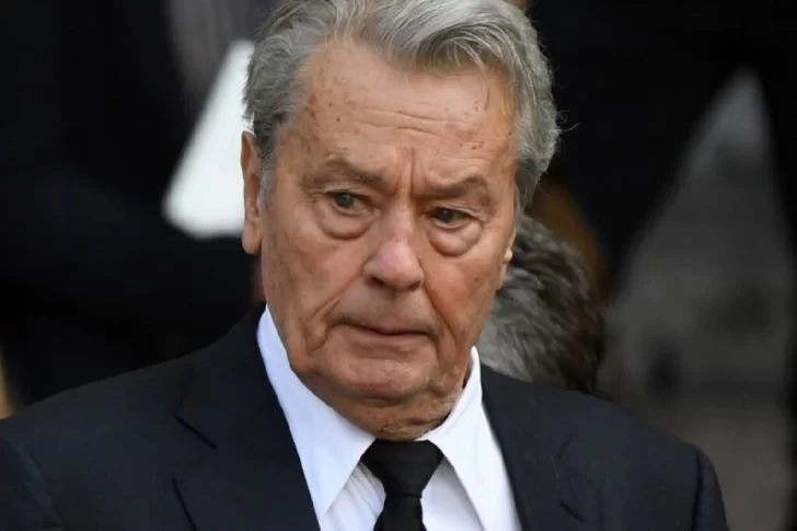 Alain Delon pidió programar su eutanasia porque “una persona tiene derecho a partir en paz” Alain Delon pidió programar su eutanasia porque “una persona tiene derecho a partir en paz”