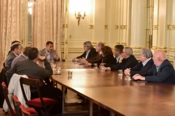 El Gobierno nacional garantizó la continuidad del Fondo de Incentivo Docente El Gobierno nacional garantizó la continuidad del Fondo de Incentivo Docente