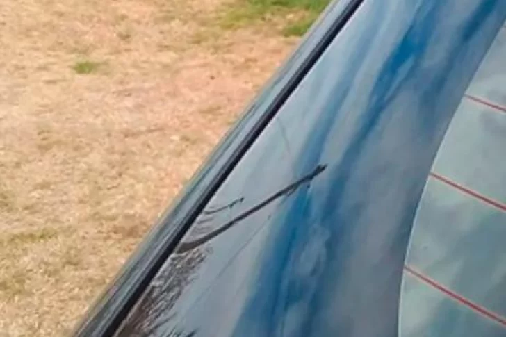 Asegura que la imagen de Jesús apareció en el vidrio trasero de un auto