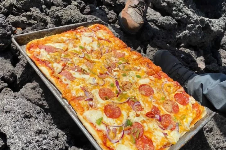 [VIDEO] Pizza al volcán: la curiosa receta que se hizo viral en las redes sociales