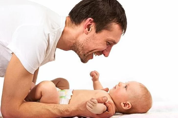 Los estatales porteños tendrán 45 días de paternidad