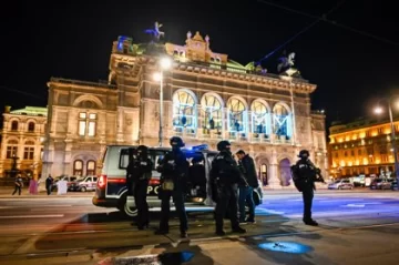 El Estado Islámico se atribuyó el ataque a balazos en el centro de Viena