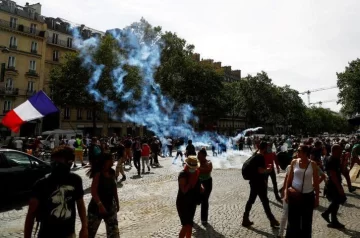 Francia: detienen a más de 70 personas en las marchas contra el pase sanitario Francia: detienen a más de 70 personas en las marchas contra el pase sanitario